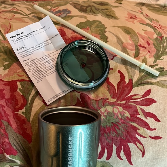 STARBUCKS sz Venti 24 oz Large Metal
Dual-Wall Insulated Green Scale Mermaid NEW - Picture 13 of 13